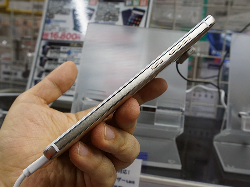 本体側面