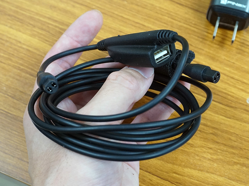 USBポート付きのケーブル