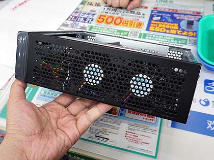 4台のSSDを搭載できる小型PC自作キット「XH270」が発売、Shuttle製
