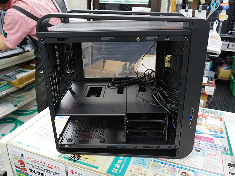 パネルを外したところ