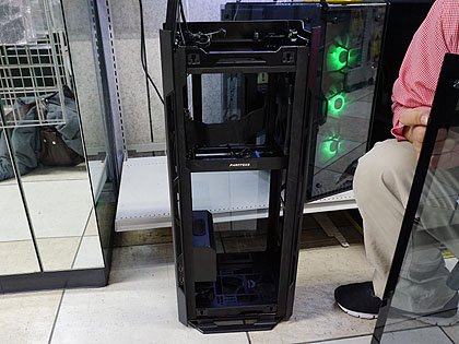煙突構造”の縦長Mini-ITXケース「EVOLV SHIFT」が発売、計2モデル