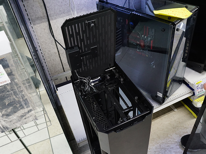 ケース上部を開けた状態