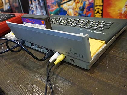 懐かしのソード製パソコン「m5」が店頭入荷、動作デモ中 （取材中に