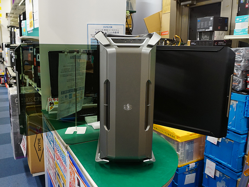 両サイドパネルを開けた状態