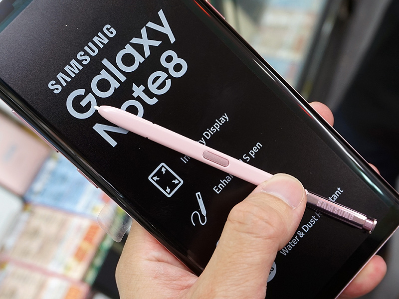 専用ペン「S-Pen」が付属