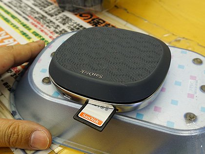 自動バックアップもできるiPhone用充電器「iXPAND BASE」が入荷