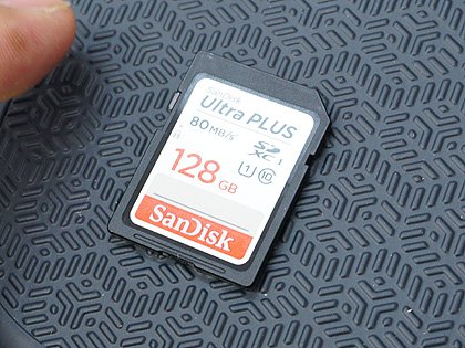 バックアップもできるiPhone用充電アダプタ「iXPAND BASE」の128GB版が