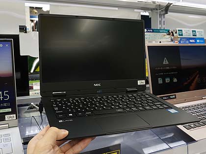 重量は1kg未満、NECの12型モバイルノート「LAVIE Note Mobile」に新