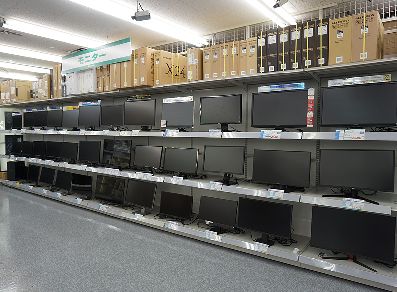 液晶ディスプレイの展示も充実