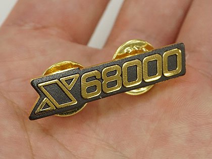 X68000の発売30周年を記念したロゴピンズ、シャープの正式許諾品