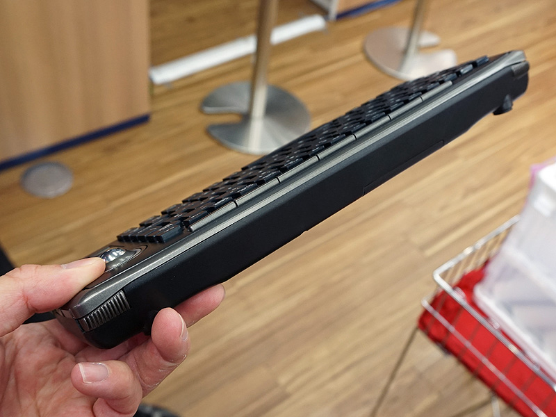 本体上面の両端にもクリックボタンが用意されている