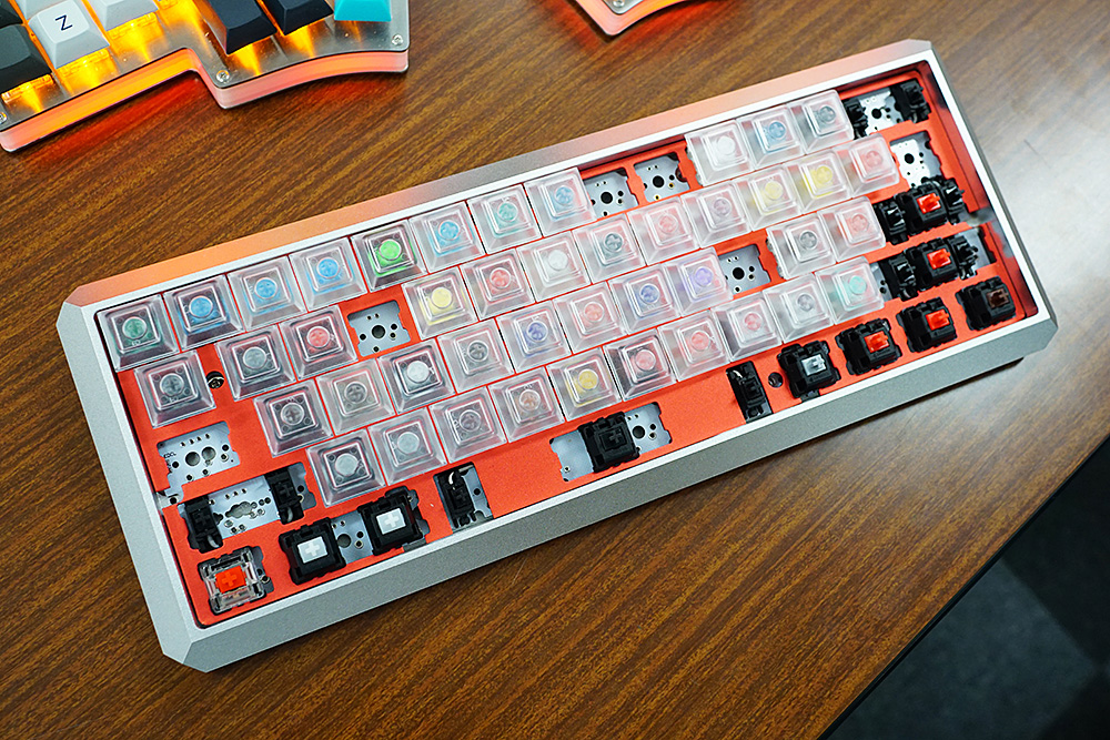 様々なキースイッチを搭載した打鍵感を確認するためのキーボードも。