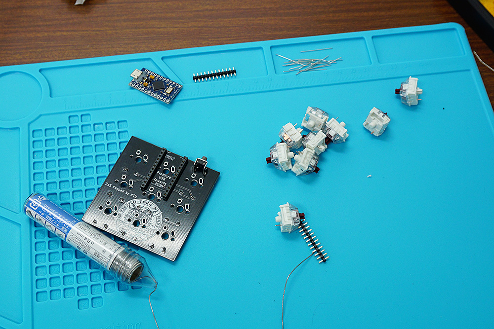 好みの軸を選んで作業スタート。白軸など珍しい軸を選んでいたユーザーも。