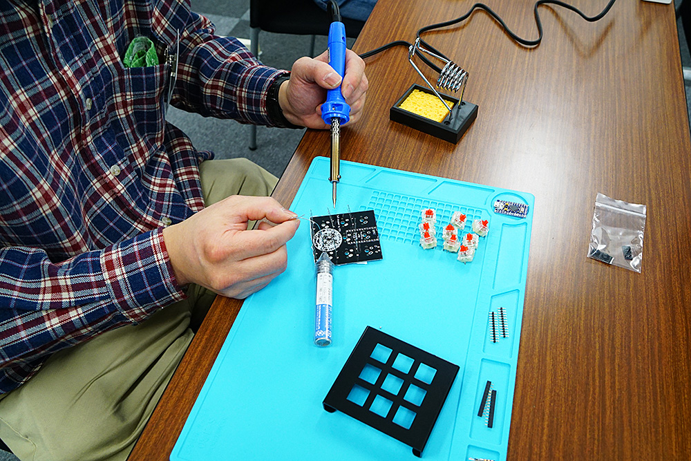 好みの軸を選んで作業スタート。白軸など珍しい軸を選んでいたユーザーも。