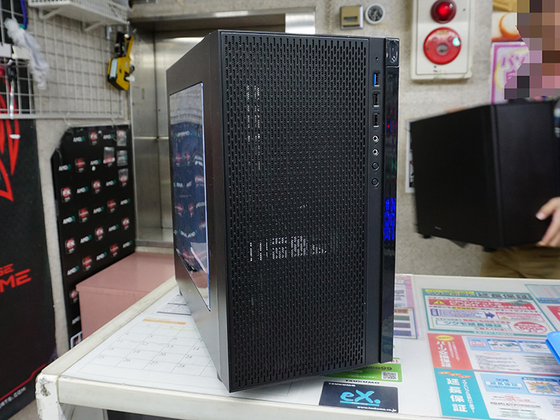 Versa H18。フロントと左サイドパネルが異なる以外はほぼ同仕様