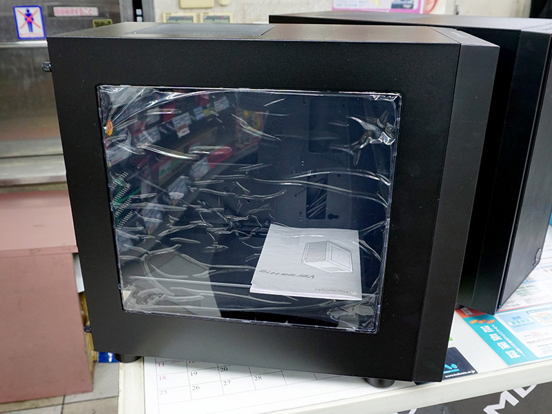 Versa H18。フロントと左サイドパネルが異なる以外はほぼ同仕様