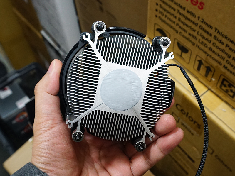付属のCPUクーラー