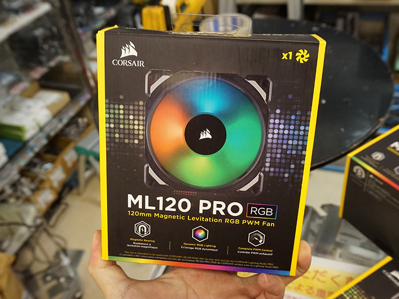 増設用の120mmシングルモデル。LEDを点灯するにはLighting Node PROが必要