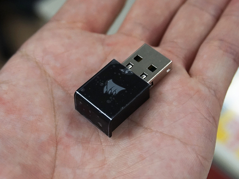 付属のUSBレシーバー