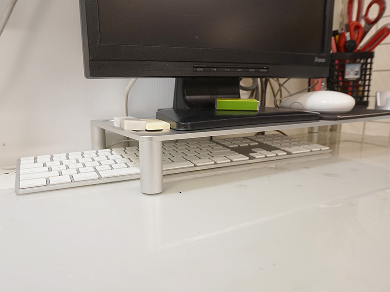 スタンド下にキーボードを収納できる