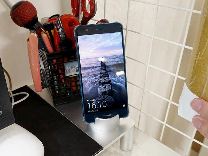 天板にはスマートフォンスタンドも装備