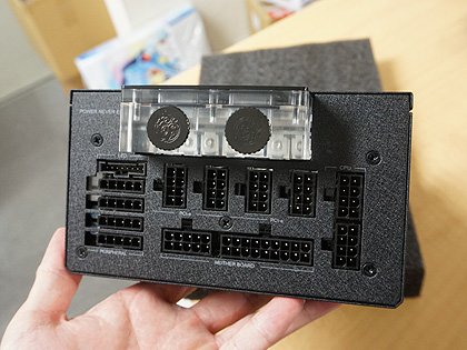 水冷+空冷のハイブリッド電源「Hydro PTM+」が発売、価格は99,800円