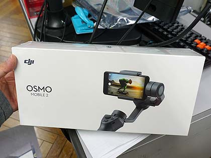 手lax man ぶれ無しで映画のような撮影ができるOSMO Mobile mosmomb23_s.jpg