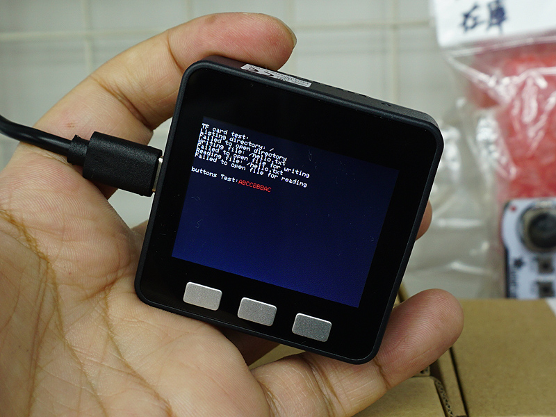 320×240ドットのTFTカラーパネルを搭載