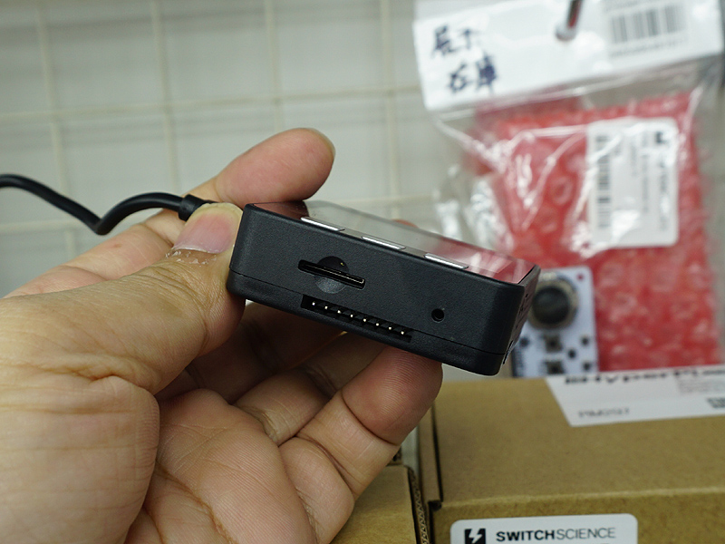 microSDカードスロットなど