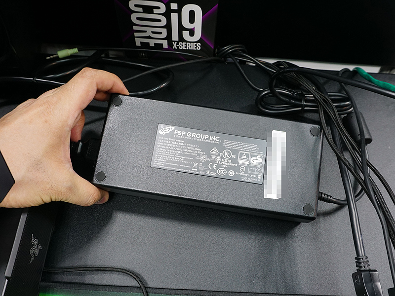 付属のACアダプタ