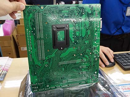 懐かしさを感じる緑色の基板、ASUS製マザー「H110M-C2/CSM」が発売