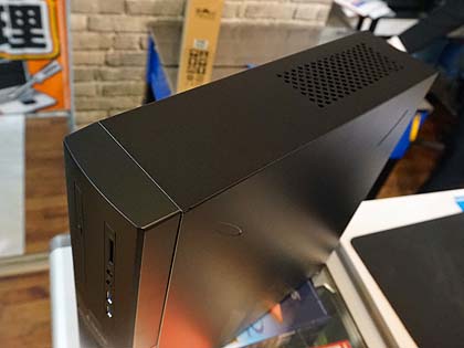 拡張性高めのスリムタワーPC「LUV MACHINES Slim iHS420」がマウスから