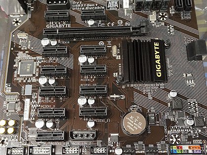 12基もPCIeスロットを備えたマザー「GA-B250-FinTech」が発売