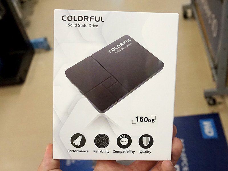 製品パッケージは通常モデルと変わらない