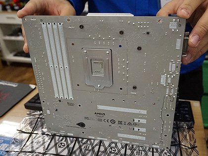 銀色のmicroATXマザー「B360M MORTAR TITANIUM」が登場、MSI製 - AKIBA