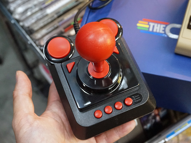 付属のジョイスティック