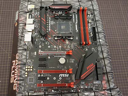 MSIのX470マザーは「X470 GAMING M7 AC」など計3種類、廉価モデルも