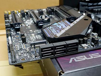 ASUSのX470マザーは「ROG STRIX X470-F GAMING」など2種類