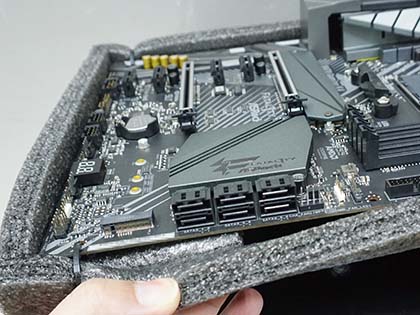 マンジェロAsrock X470 Taichi マザーボード x470_taichi__0103.png