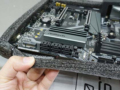 ASRockのX470マザーは「X470 Taichi」など3種類、Fatal1tyもあり