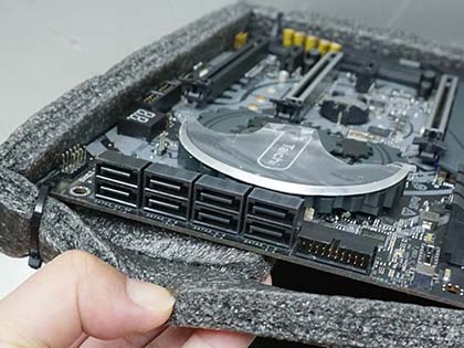 ASRockのX470マザーは「X470 Taichi」など3種類、Fatal1tyもあり