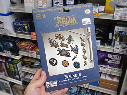 ゲームボーイ型のアラーム時計など、レトロゲーム雑貨が秋葉館に大量