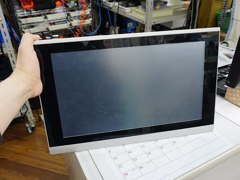 写真は15.6型のOMINI-2155HTT-BT-A1-1010