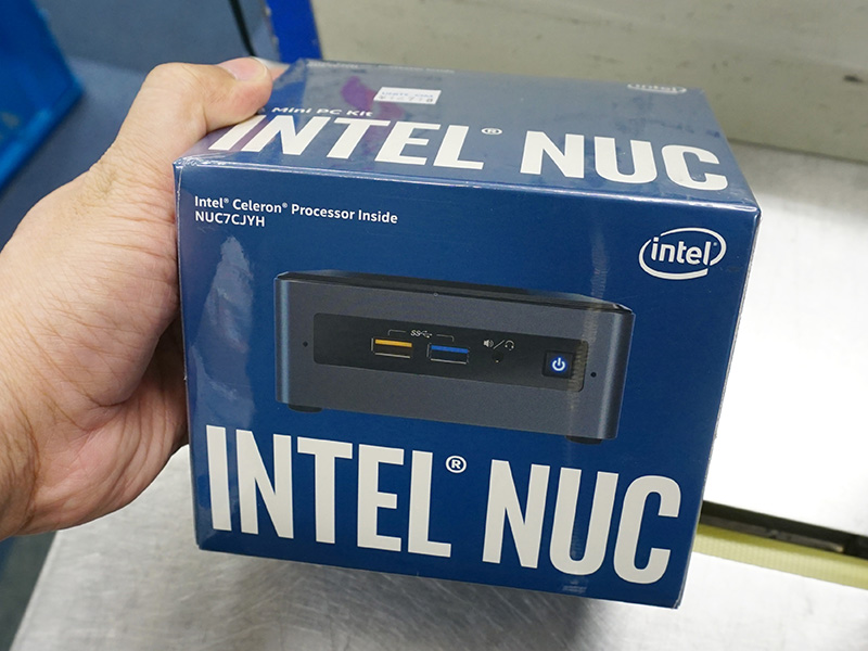 Celeron J4005搭載の「NUC7CJYH」
