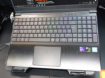 メカニカルタッチのキーボードを搭載した薄型ゲーミングノートが