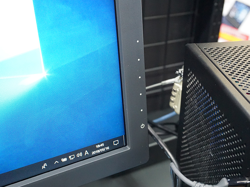 反射を抑えたベゼル