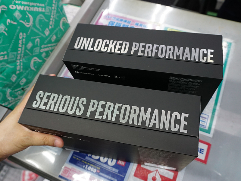 上位のNUC8i7HVKはアンロックモデル