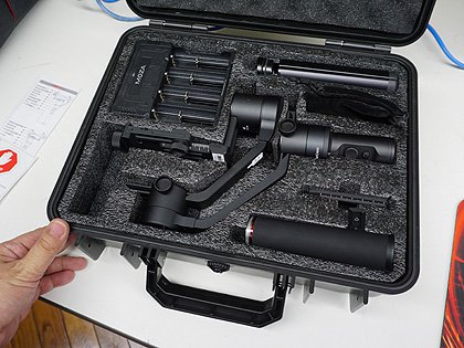 一眼レフカメラで滑らかな動画を撮影、3軸スタビライザー「MOZA Air