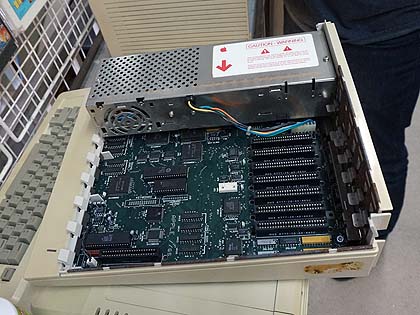 懐かしの「Apple IIe」が店頭入荷、テンキーの有無で2モデル （取材中