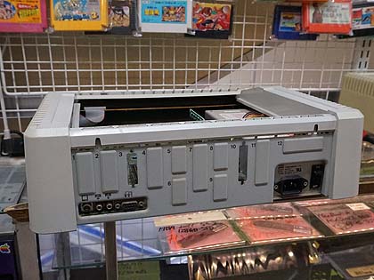 懐かしの「Apple IIe」が店頭入荷、テンキーの有無で2モデル （取材中